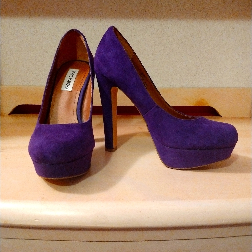 Steve Madden purple suede pumps